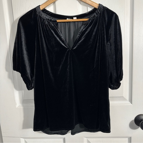 Gap size large black velour crop shirt, v neck, short sleeves. party, date night - Picture 1 of 6